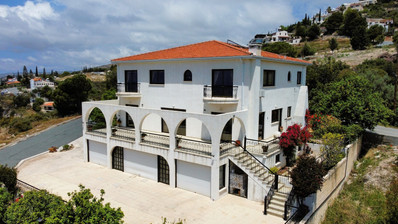 Красивая вилла с 5 спальнями в Тале