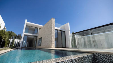 Роскошная вилла с 5 спальнями на 2-й линии в Святом Георгии Пейи