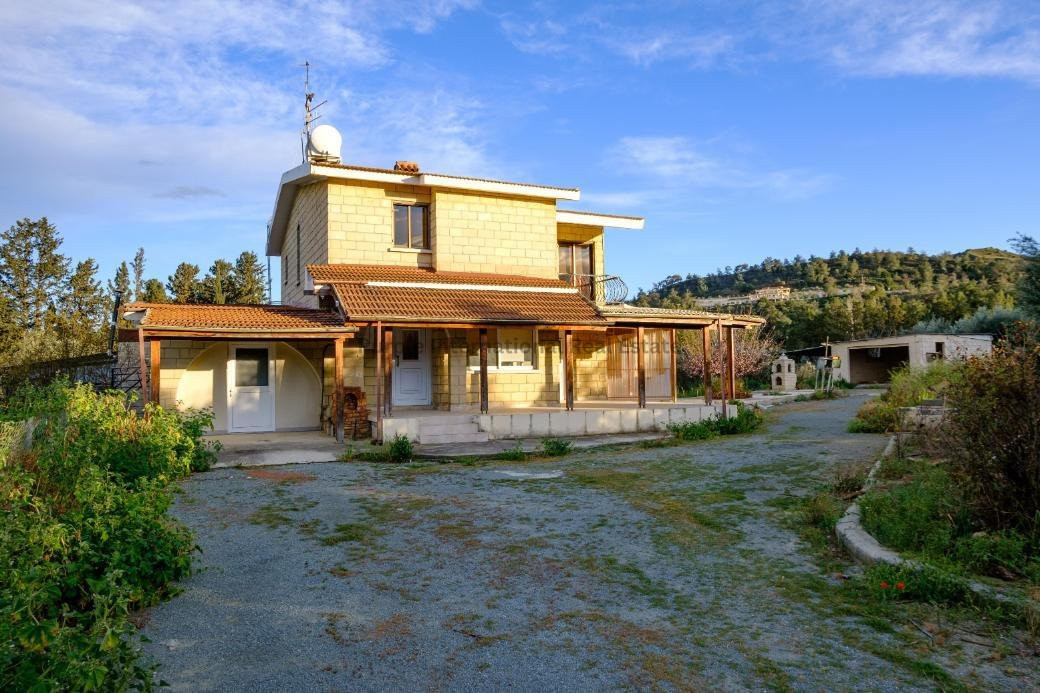 House in Pyrga - view 1