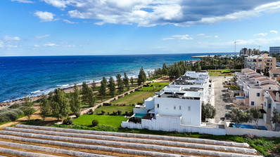 5 Bedroom Seafront Villa in Ayia Triada