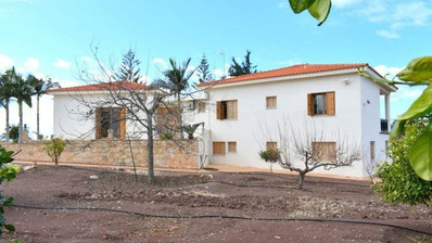 Detached Villa with Sea View in Scenic Sea Caves