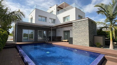 7 Bed Villa In Geroskipou