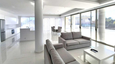Detached Villa with Sea View in Scenic Coral Bay
