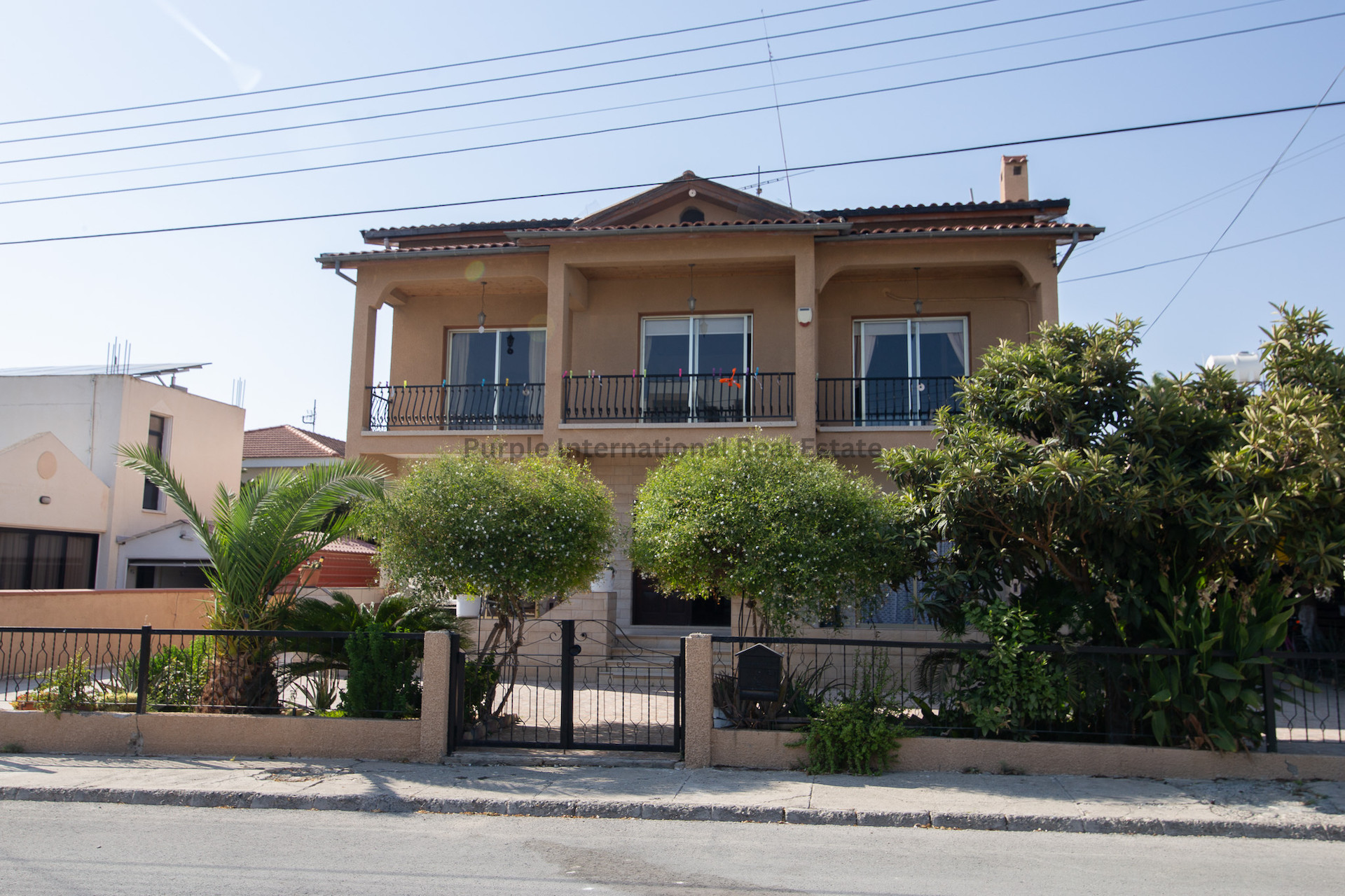 House in Agios Nikolaos - view 1