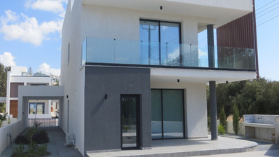 Sea View Villa with Pool in Coastal Chloraka