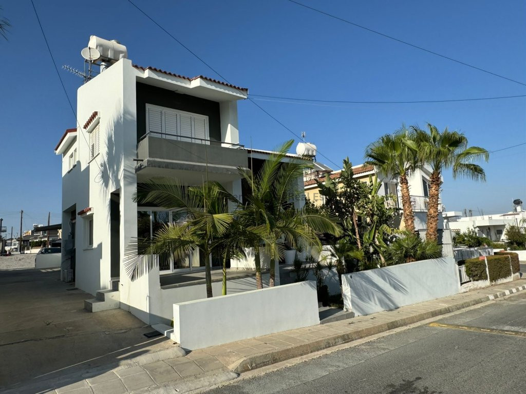 House in Pyla - view 1