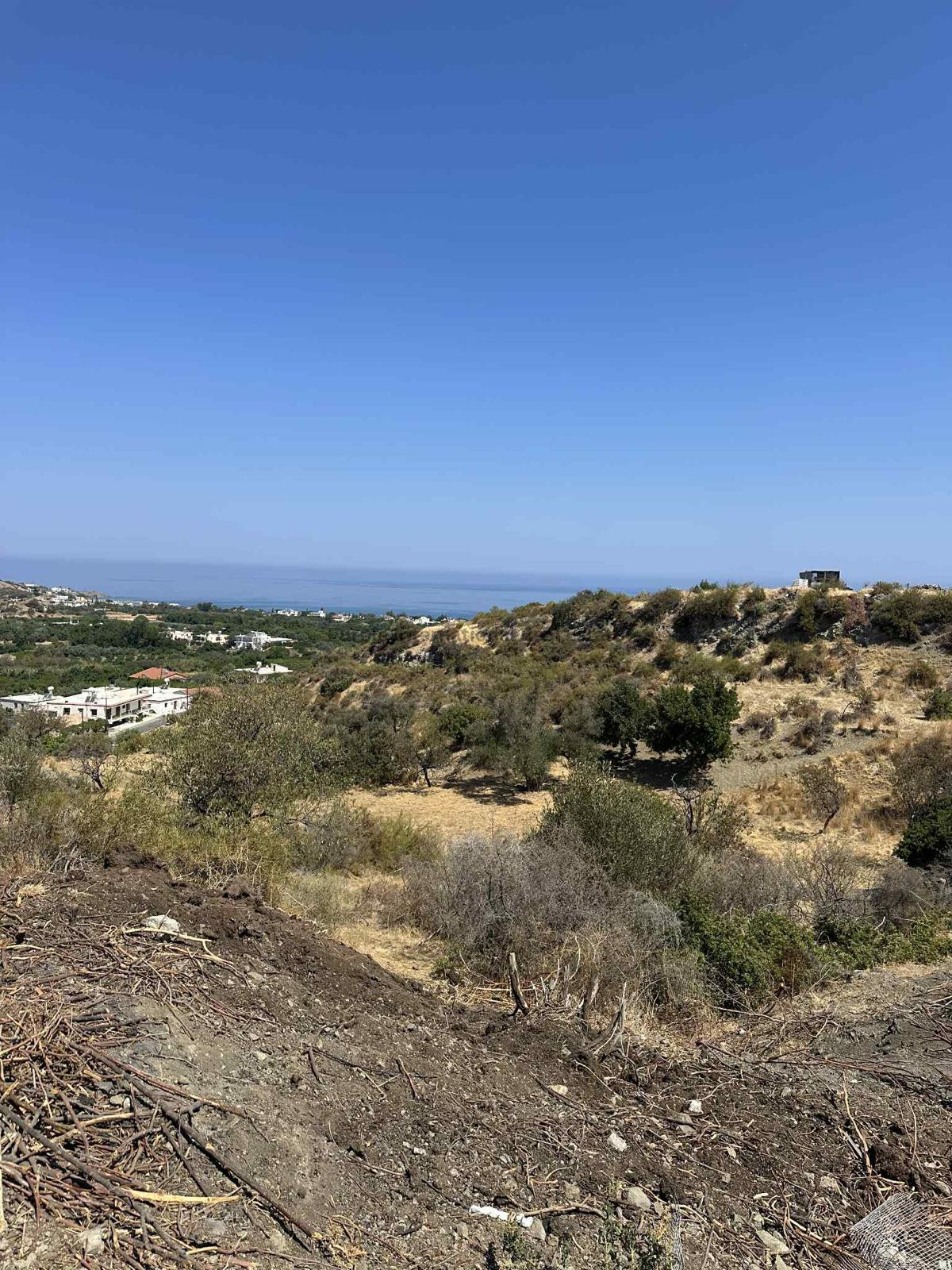 House in Kato Pyrgos - view 1