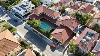 Просторная вилла с шестью спальнями и частным бассейном