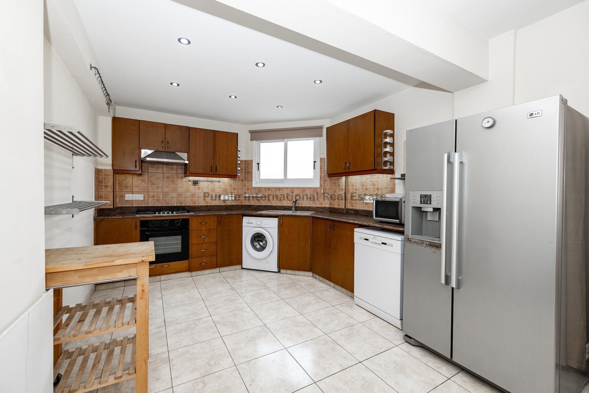 Apartment in Oroklini - Image 2