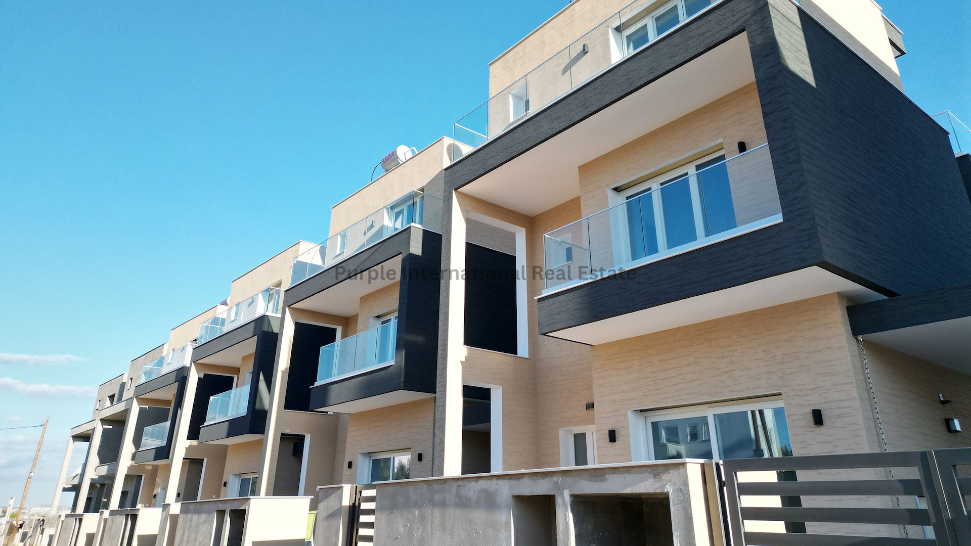 House in Ypsonas - view 1