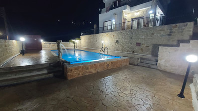 Просторная вилла с 4 спальнями, бассейном и панорамным видом на море в Цаде