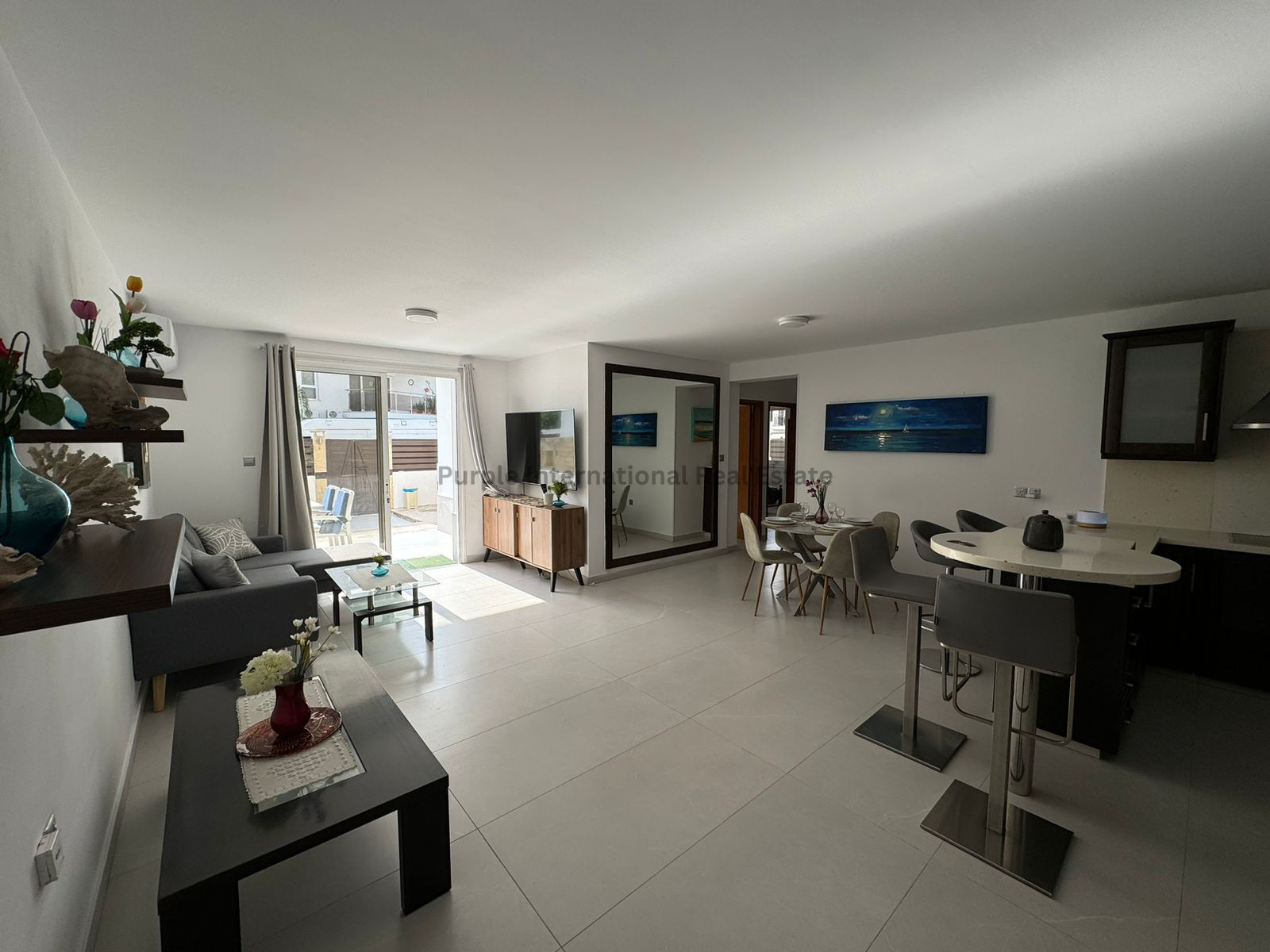 Apartment in Oroklini - Image 2