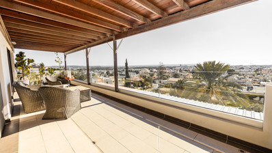 Удивительные апартаменты-пентхаус с двумя спальнями в Ороклини