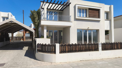 Продается отдельная вилла в тихом районе Парекклисия