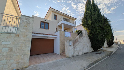 Three-bedroom villa in Tsada, Paphos