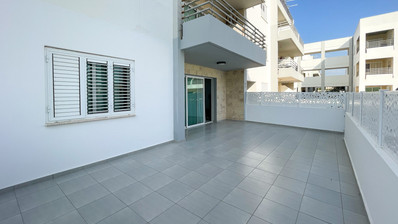 Современная квартира на первом этаже на продажу – готова к заселению