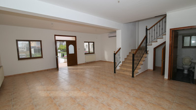 Four Bedroom Link Detached House located in Livadia