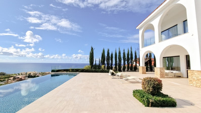 Spacious Sea Caves Villa with Stunning Views