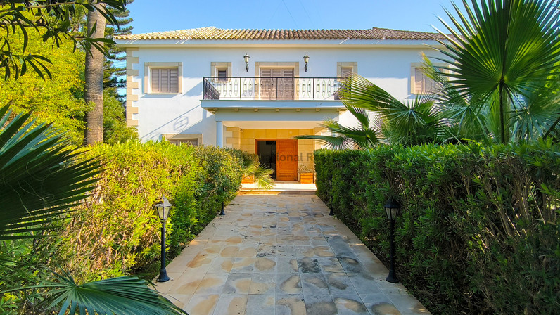 Коммерческая недвижимость 538 м² в аренду в Aradippou, Larnaca, Cyprus