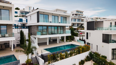 Отдельная вилла в Хлораке  Вид на море и бассейн