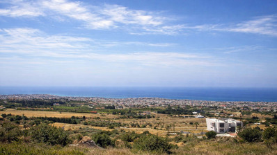 Большой участок земли под застройку продается в Тремитусе