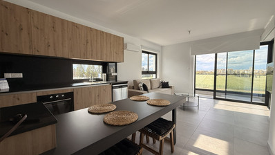 Modern Fully Furnished 2 Bedroom Apartment Mckenzie