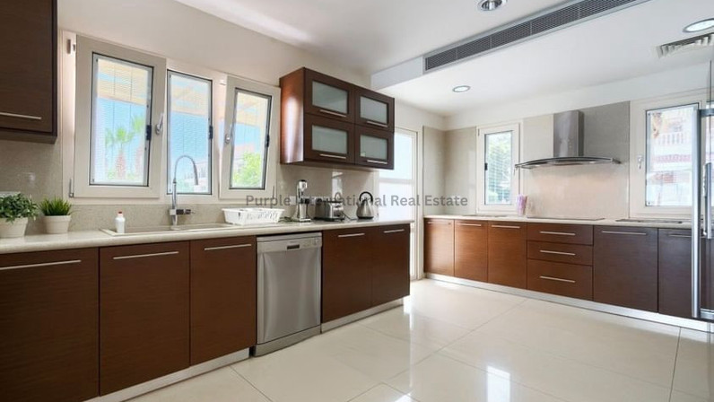 Commercial properties 350 m² for rent in Universal, Paphos, Cyprus