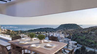 Современная квартира-пентхаус в прибрежном Айос Тихонас