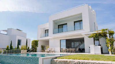 Современная четырехспальная вилла в спокойном прибрежном Пейе