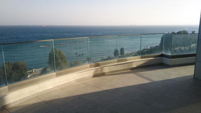 Spacious Seafront Apartment with Pool and Gym