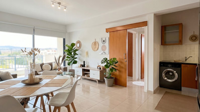 Полностью меблированная квартира на верхнем этаже в оживлённом Героскипу