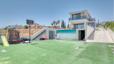 Modern Detached Villa with Pool in Spacious Aradippou