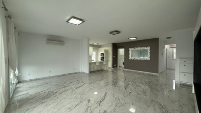 Spacious 3 Bedroom Apartment Agios Tychonas Sea View