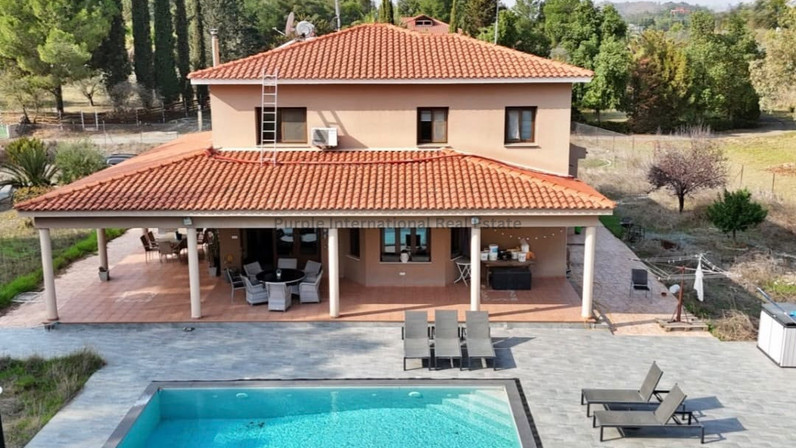 Detached house for sale 390 m² in Mosfiloti, Larnaca, Cyprus