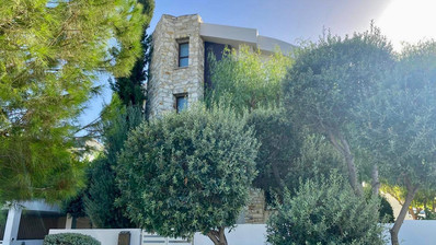 Spacious Luxury Villa with Pool within a Spacious Plot
