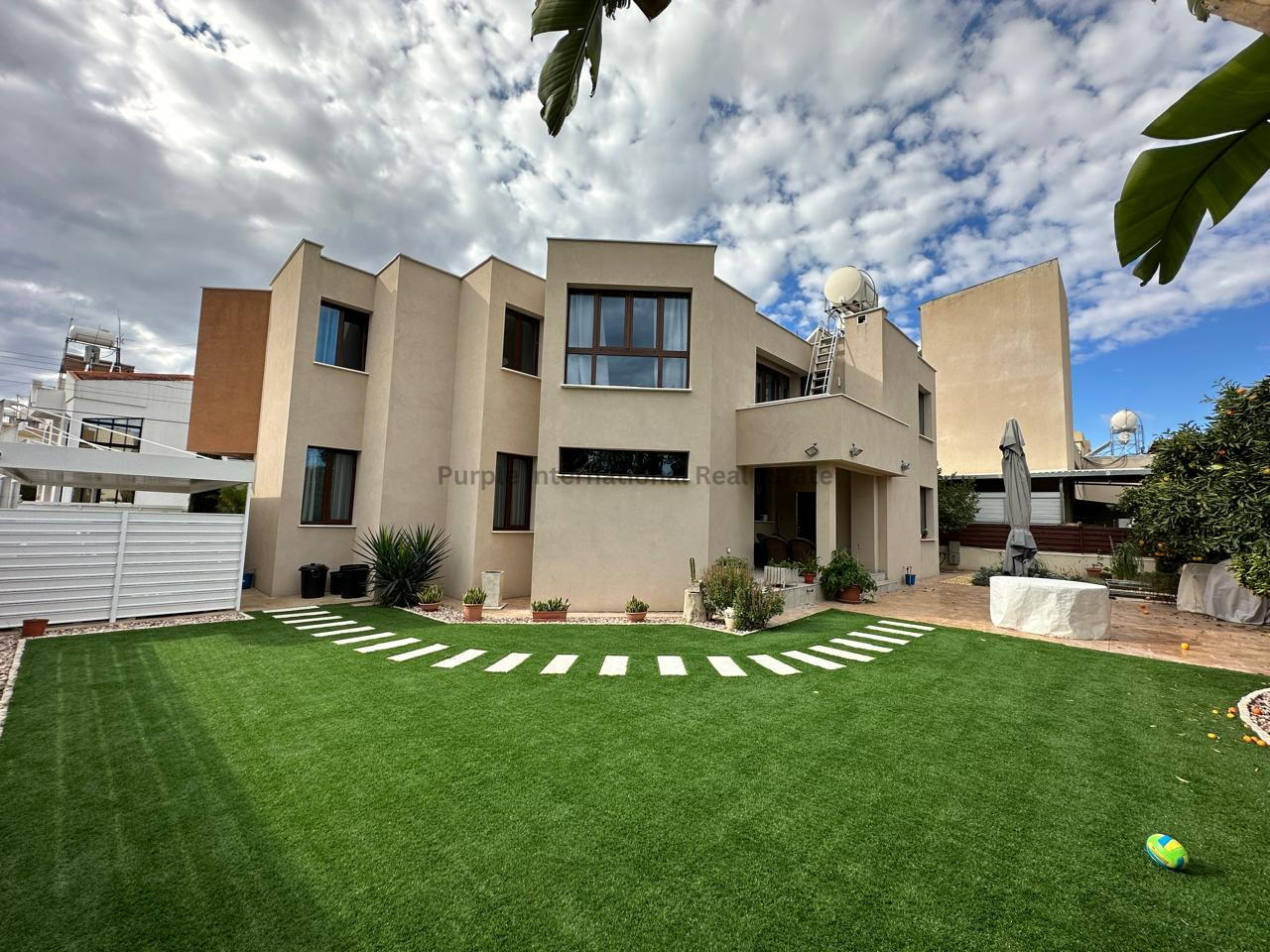 House in Agios Nikolaos - view 1