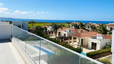 Detached Villa in Sunny Coral Bay with Pool