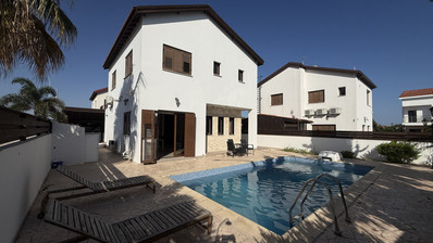3-Bed House with Private Pool