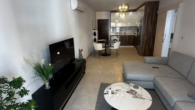 2-Bedroom Apartment with Communal Pool in Universal