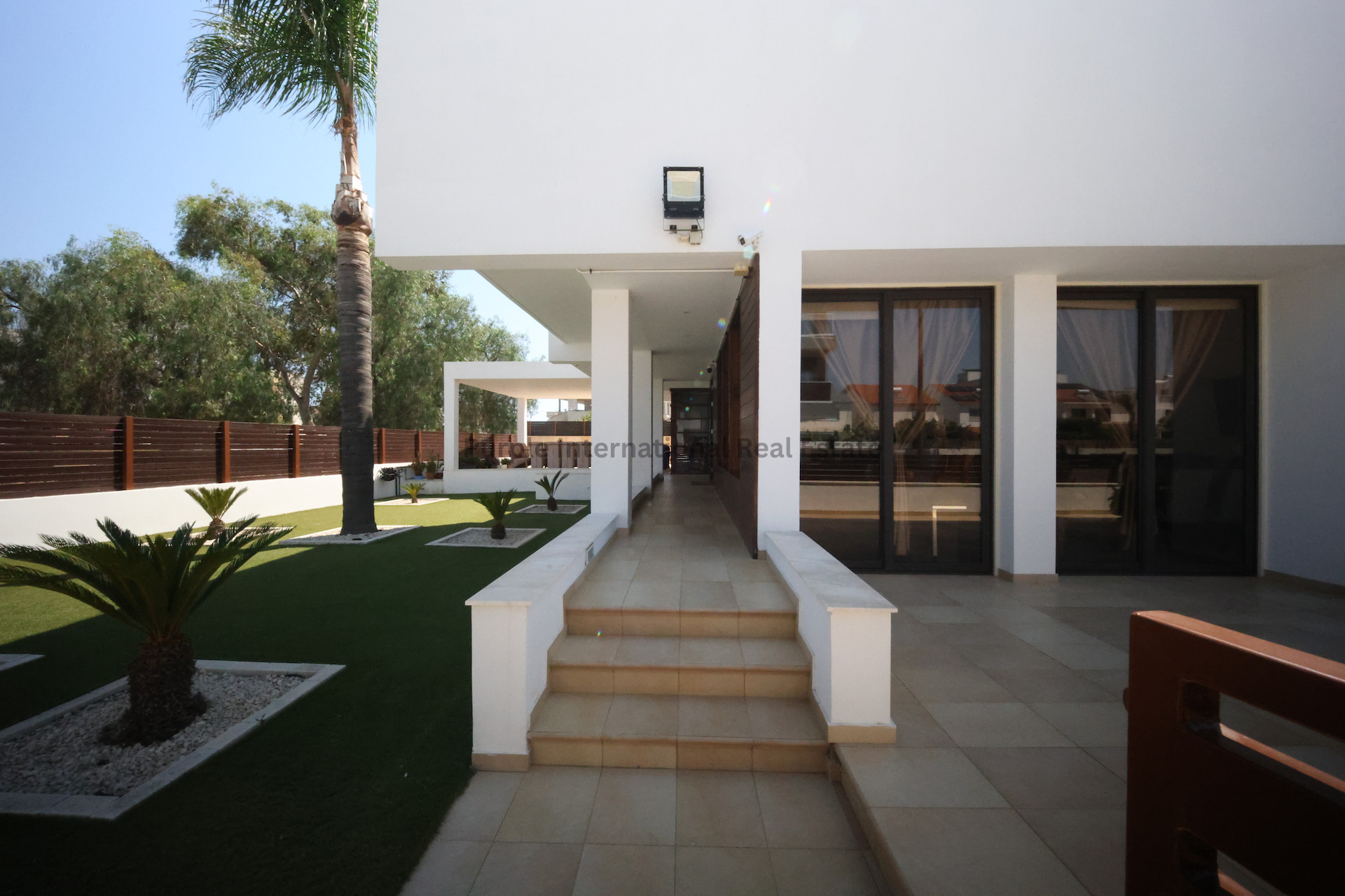 House in Agios Nikolaos - Image 4
