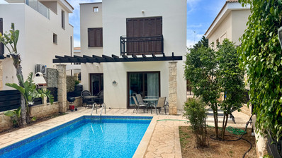 3 Bedroom villa for sale in Cape Title deads