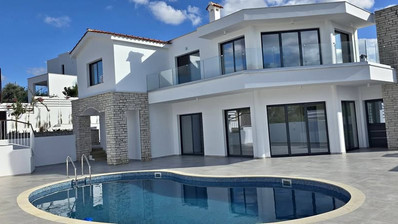 Sea-View 5-Bed Villa in Peyia with Pool