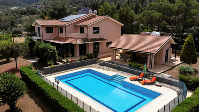 Five Bedroom Detached Villa with Annex in Mosfoliti
