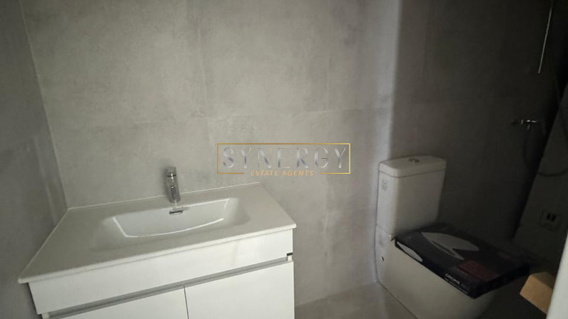 Building 220 m² for rent in Agioi Omologites, Nicosia