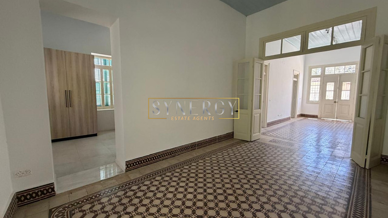 Building 220 m² for rent in Agioi Omologites, Nicosia